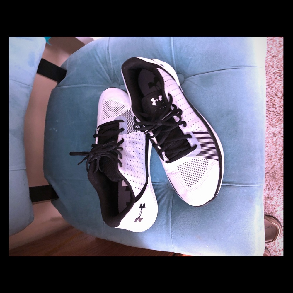 Brand new under armour tennis shoes